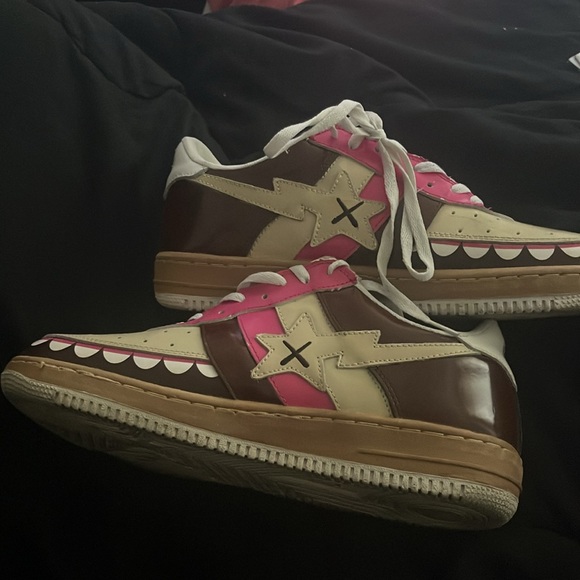 Used sneakers, but looks like new. Small mock on right side of sneaker !! ❤️💯 - Picture 3 of 3